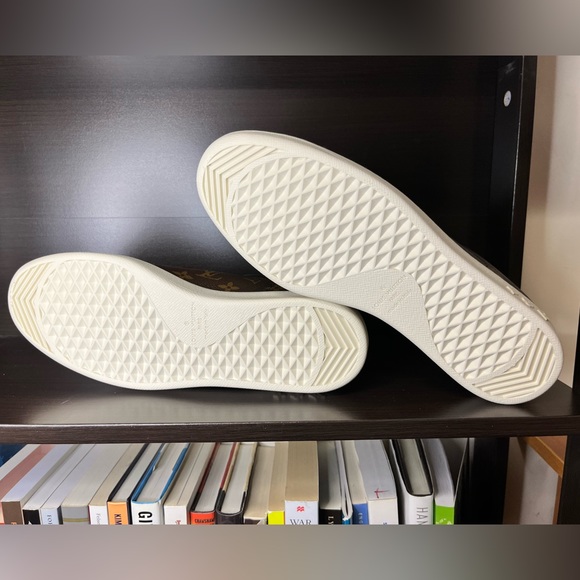 Louis Vuitton Luxembourg Sneaker - Picture 2 of 6